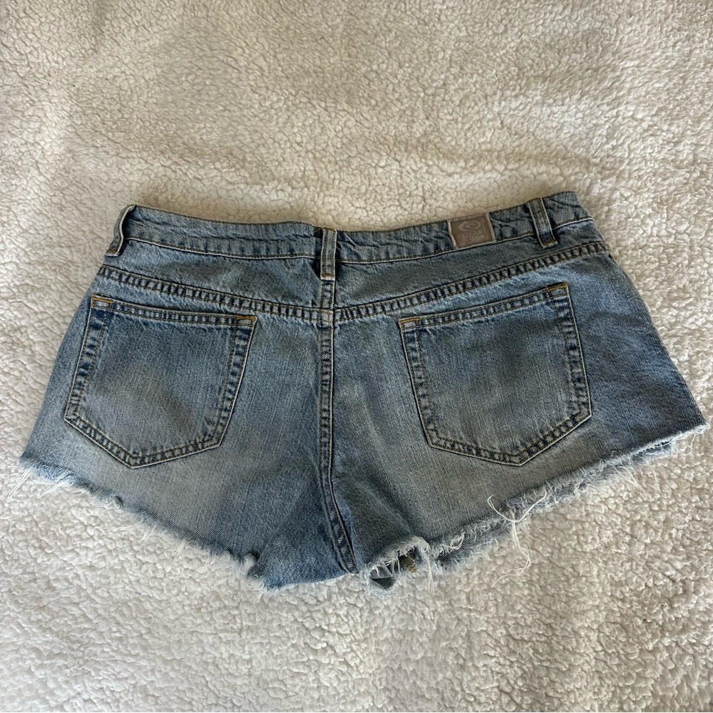 Rip Curl Frayed Hem Light Wash Jean Shorts Size 9 Summer 🔥 - Picture 6 of 6